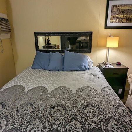 Colonial Inn Extended Stay By Oyo New Ulm Buitenkant foto