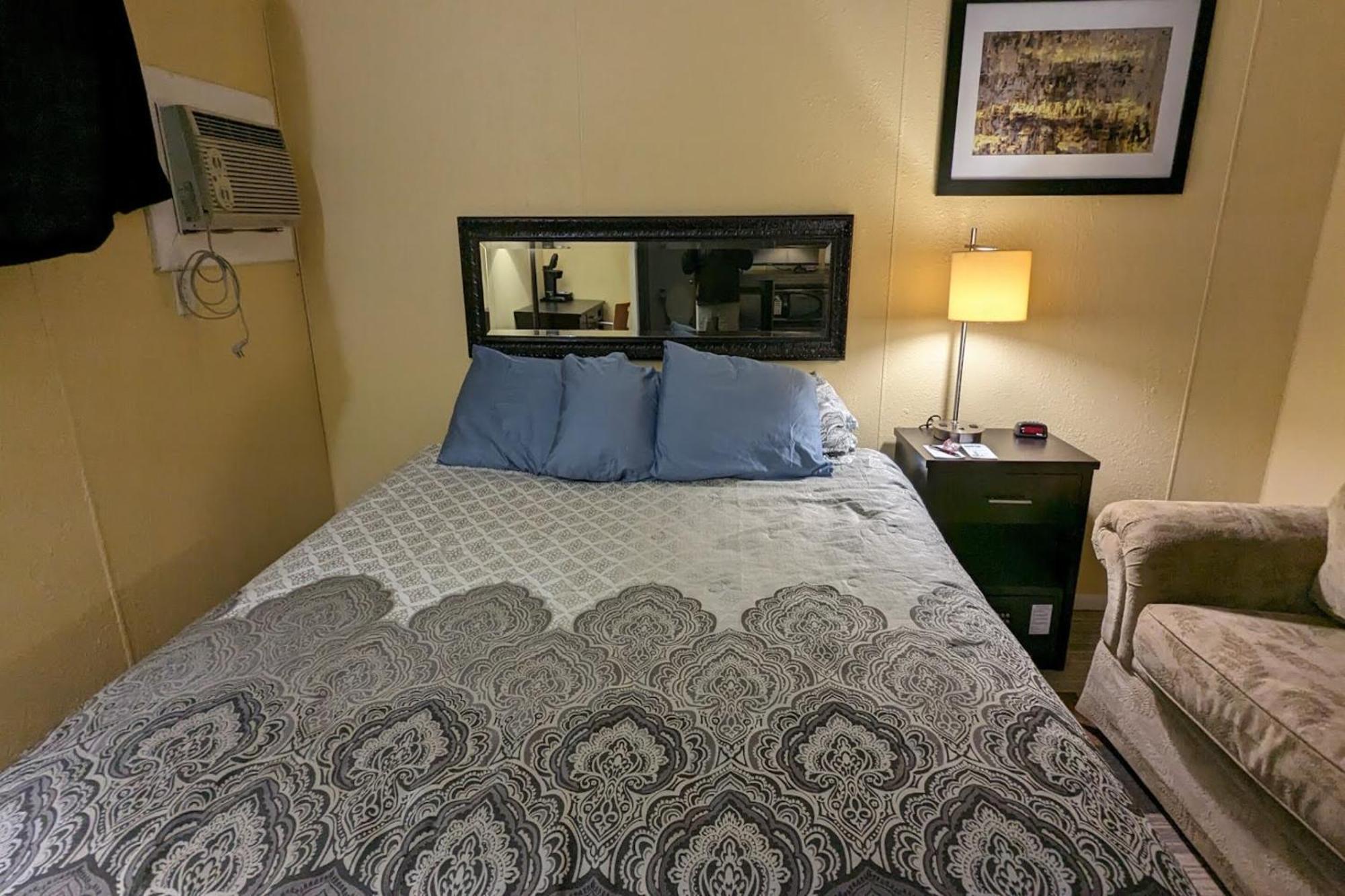 Colonial Inn Extended Stay By Oyo New Ulm Buitenkant foto